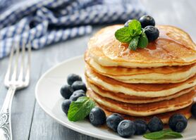 You can follow the kefir diet and have breakfast with delicious diet pancakes