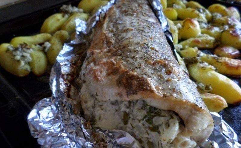 A delicious lunch option for pancreatitis is pike baked in foil